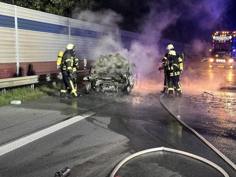 Kraftfahrzeugbrand klein, Menschenleben in Gefahr (FK1#Y)