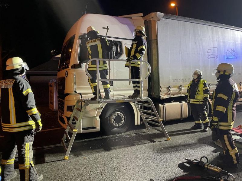 Technische Hilfeleistung - Tür verschlossen - Menschenleben in Gefahr (THV#Y)