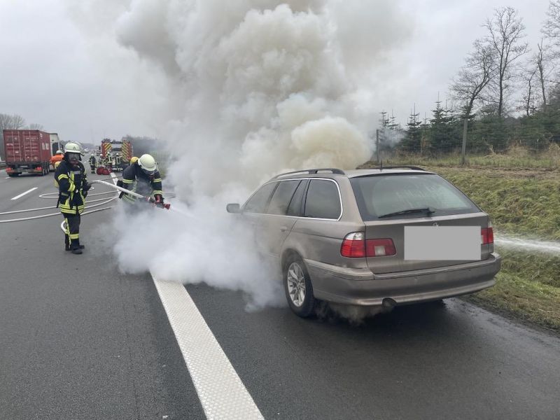 Kraftfahrzeugbrand klein, Menschenleben in Gefahr (FK1#Y)