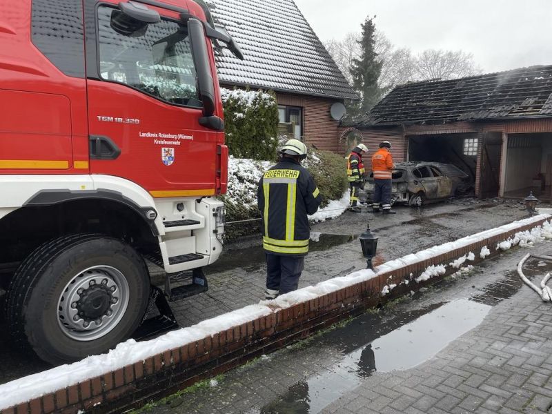 Feuer groß, Menschenleben in Gefahr (F3Y)