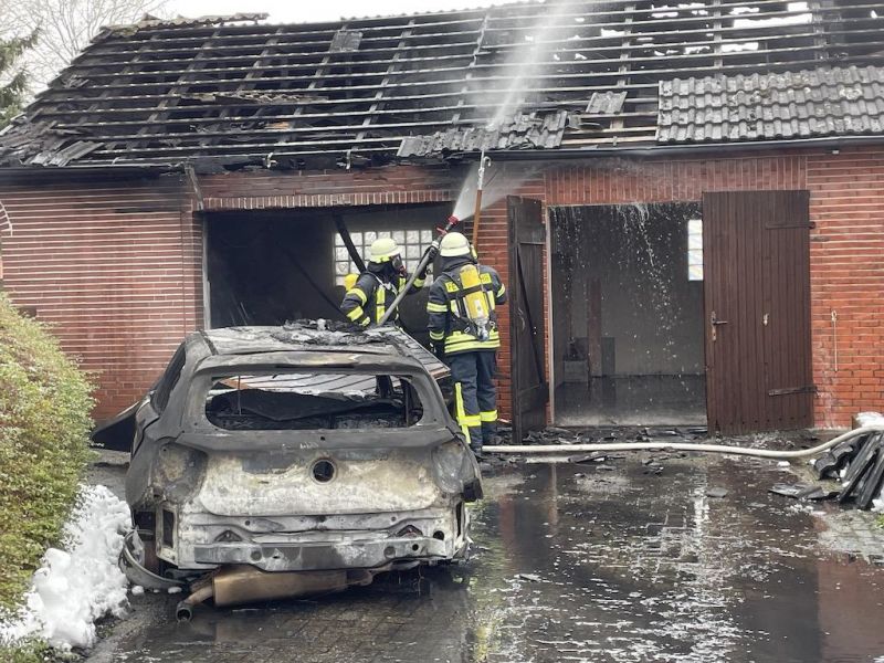 Feuer groß, Menschenleben in Gefahr (F3Y)